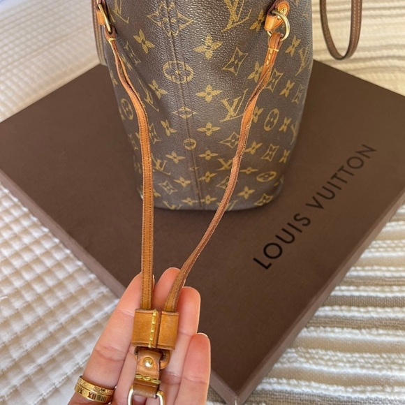 Authentic Louis Vuitton Neverfull mm - Picture 8 of 12